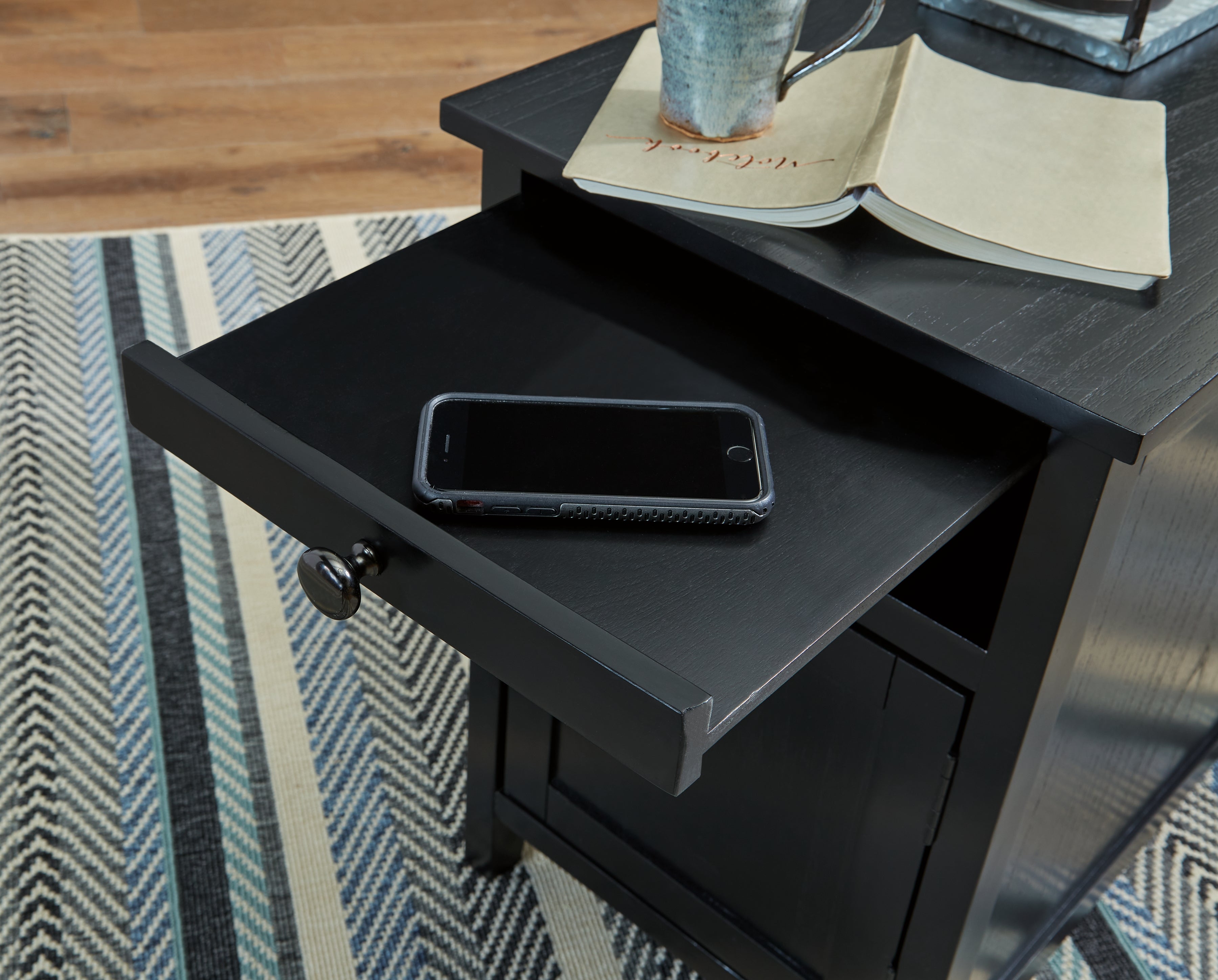 Furniture City Laplace - Ashley Furniture - Treytown Chairside End Table - Chair Side End Table / Black - T300-617
