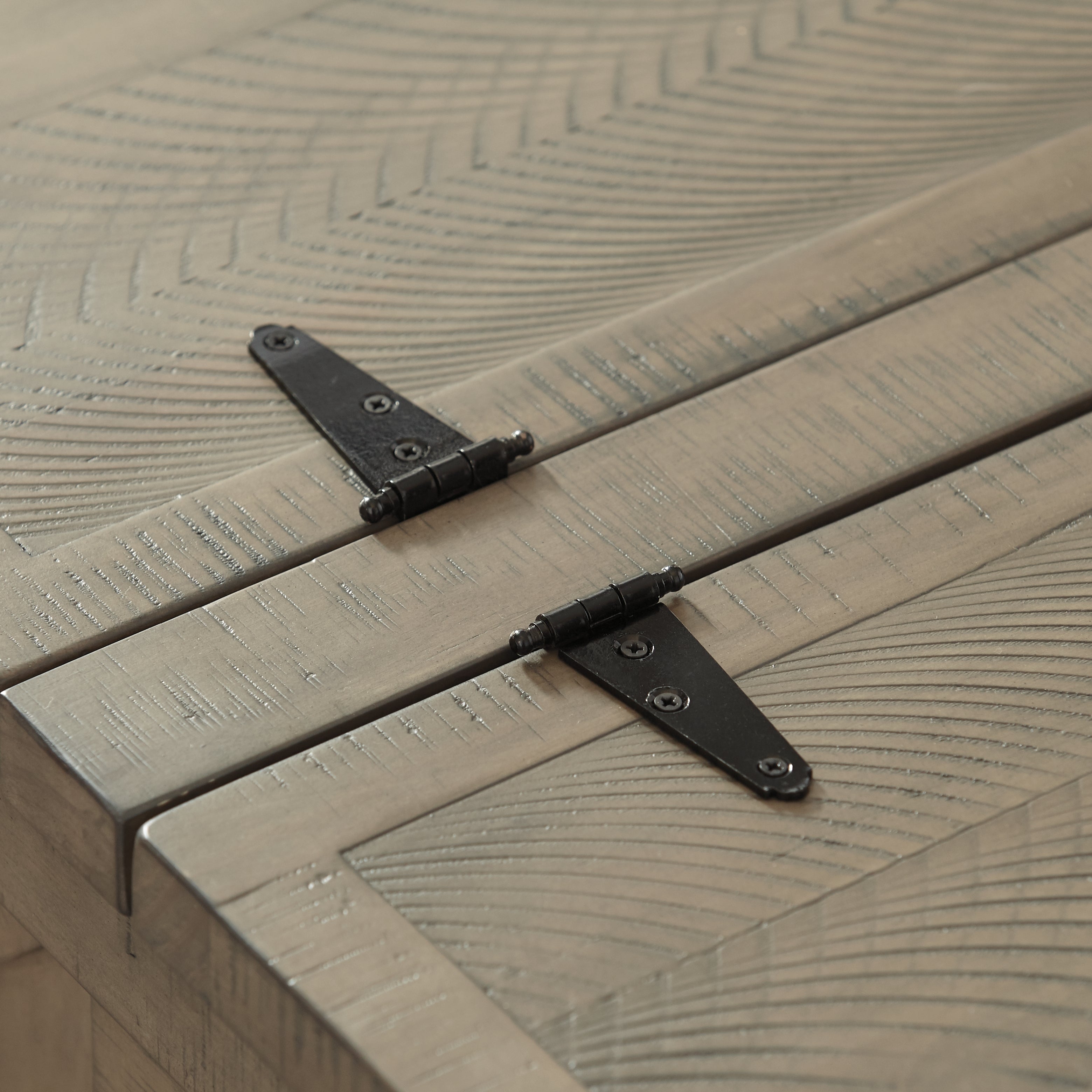 Furniture City Laplace - Ashley Furniture - Aldwin Coffee Table With Storage - Cocktail Table with Storage / Gray - T457-20