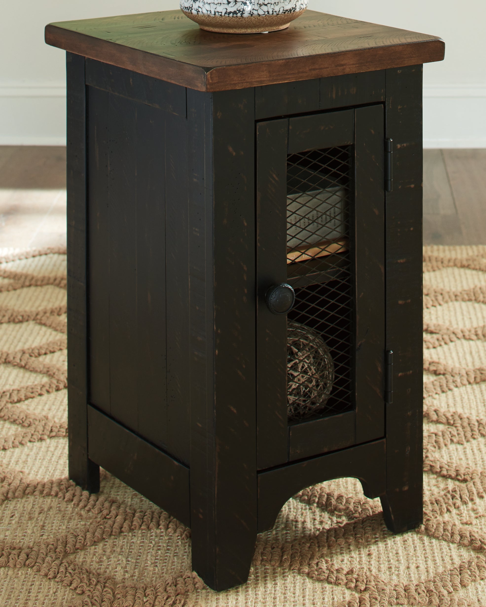 Furniture City Laplace - Ashley Furniture - Valebeck Chairside End Table - Chair Side End Table / Black/Brown - T468-7