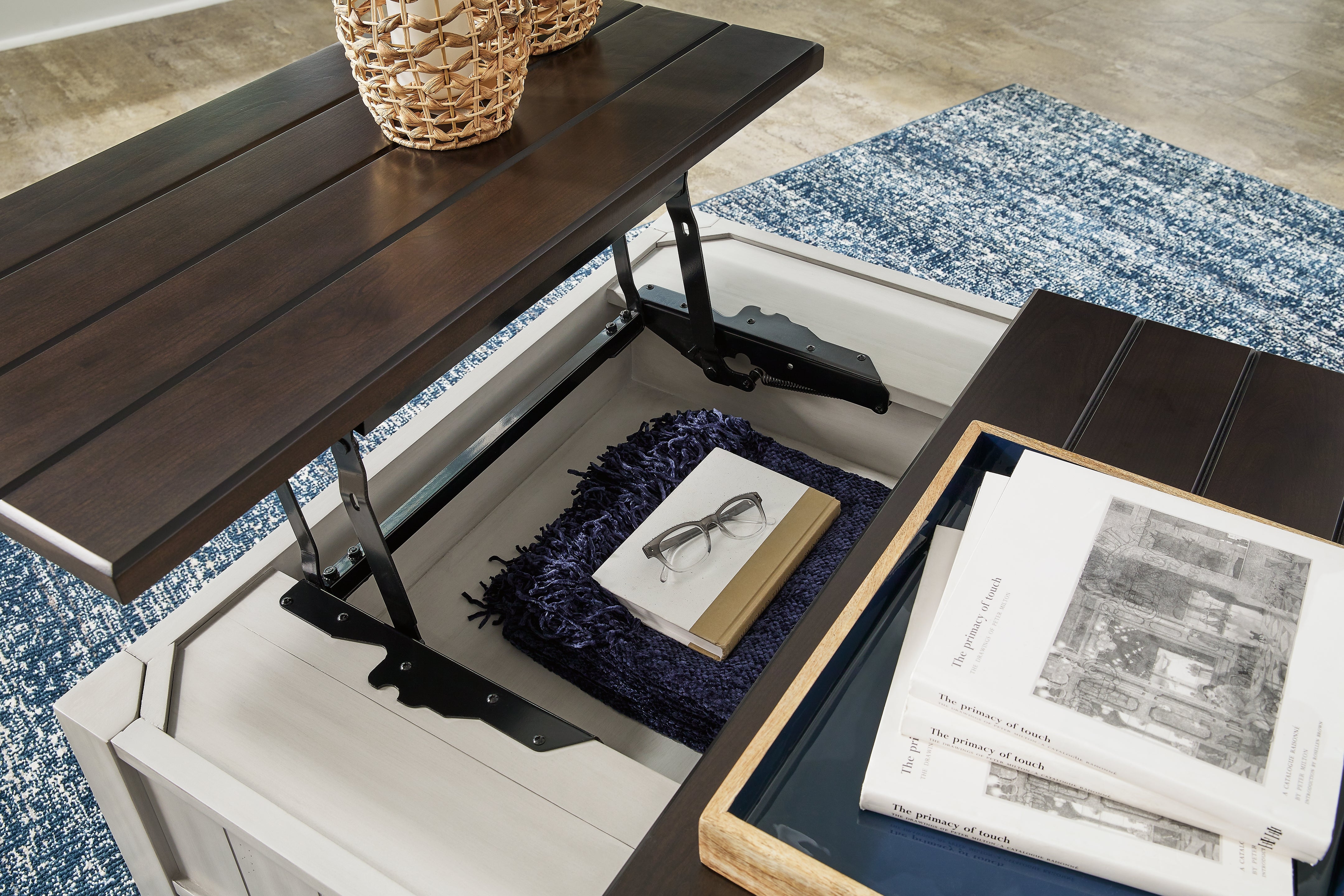 Furniture City Laplace - Ashley Furniture - Darborn Lift-Top Coffee Table - Lift Top Cocktail Table - T796-00