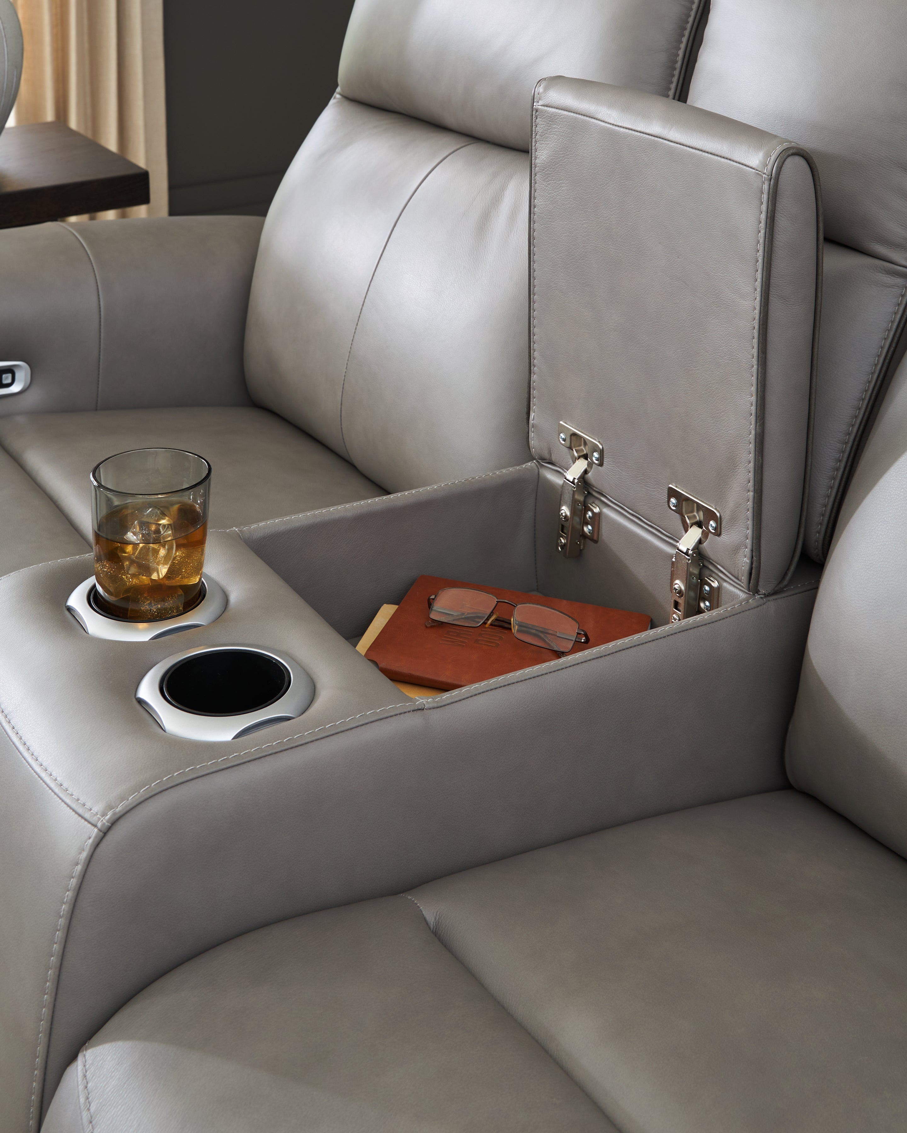 5Z-ComfortLiving Room